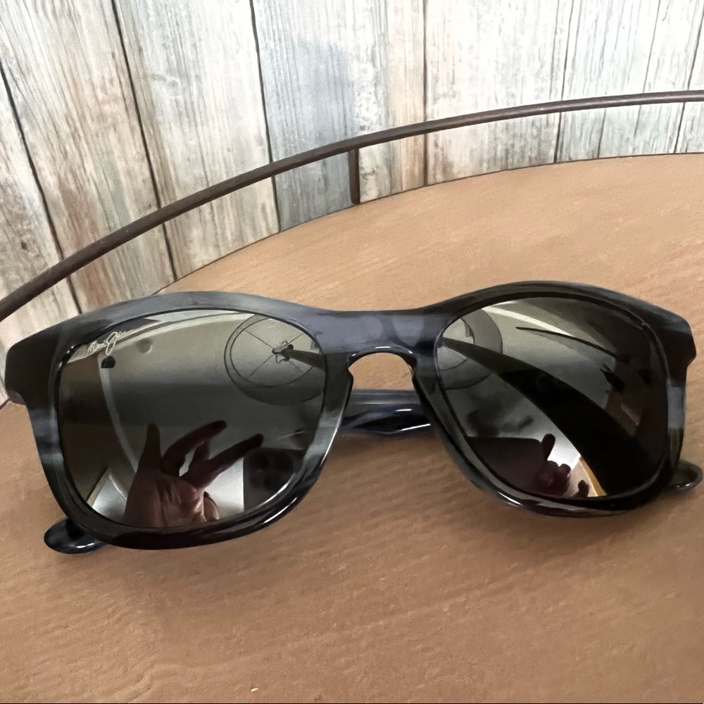 Maui Jim Ka’a Point 713 Women’s Polarized Sunglasses dark and light blue